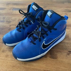 Nike boys sz. 4.5 basketball shoes royal blue
